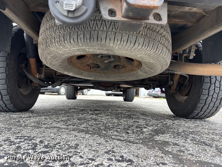 image for item EA4802 2004 Chevrolet Avalanche 