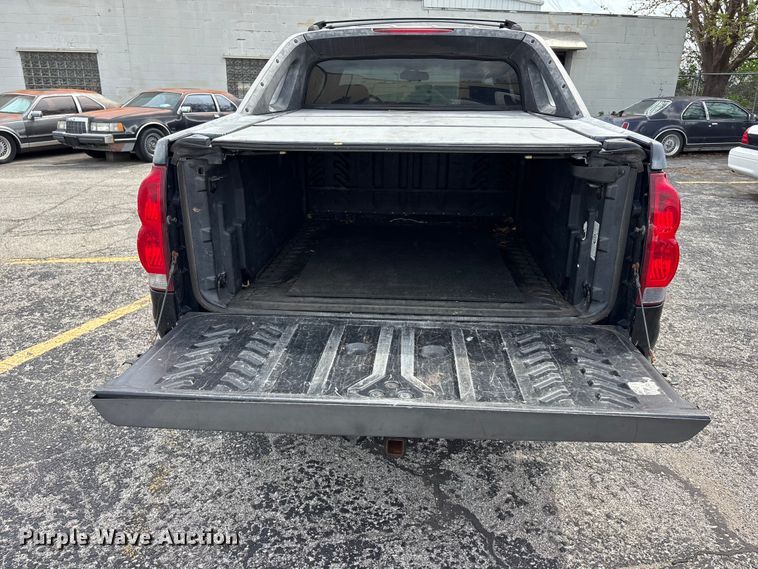 image for item EA4802 2004 Chevrolet Avalanche 