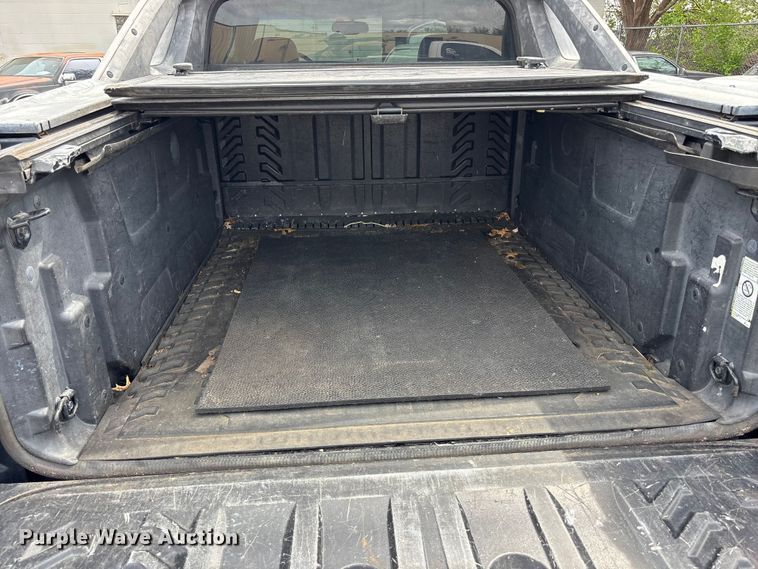 image for item EA4802 2004 Chevrolet Avalanche 