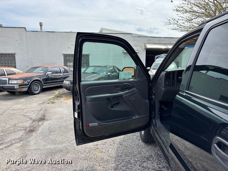 image for item EA4802 2004 Chevrolet Avalanche 