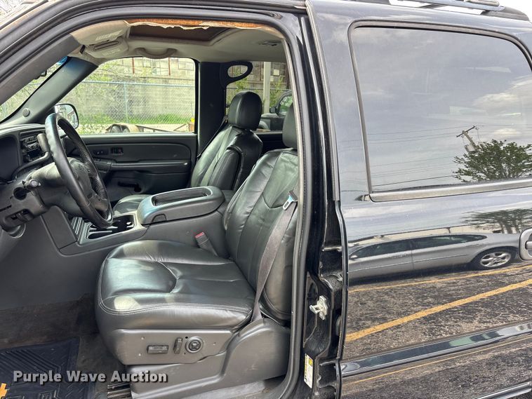 image for item EA4802 2004 Chevrolet Avalanche 