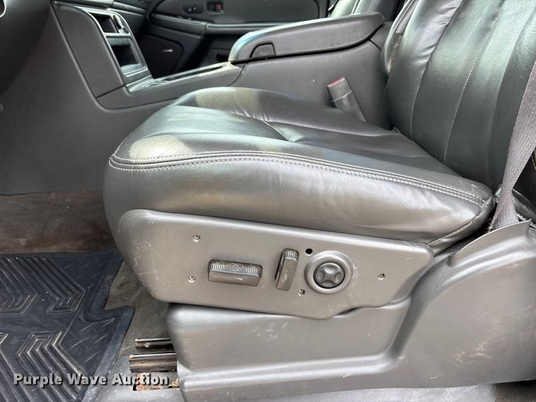 image for item EA4802 2004 Chevrolet Avalanche 