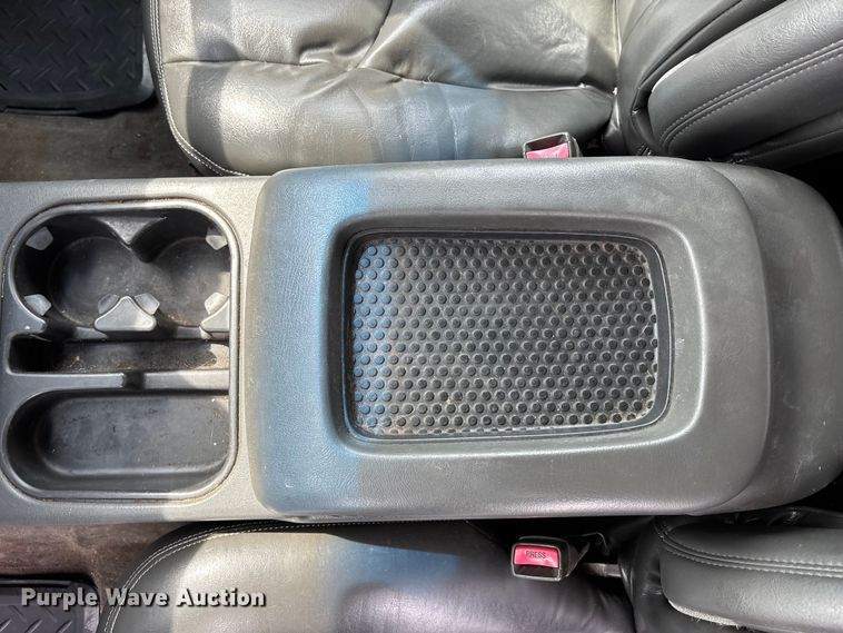 image for item EA4802 2004 Chevrolet Avalanche 