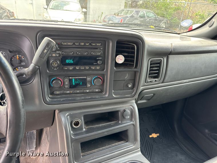 image for item EA4802 2004 Chevrolet Avalanche 