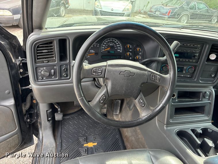 image for item EA4802 2004 Chevrolet Avalanche 