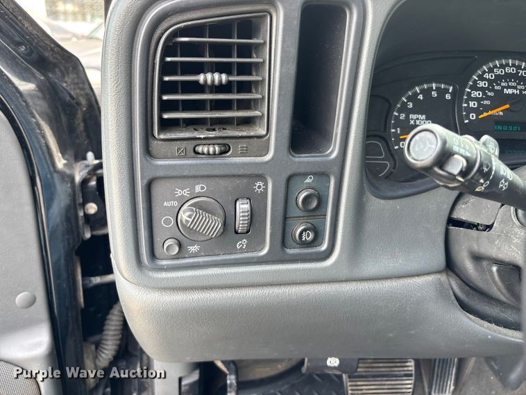 image for item EA4802 2004 Chevrolet Avalanche 