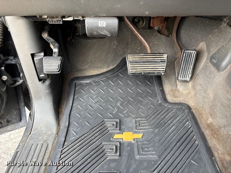 image for item EA4802 2004 Chevrolet Avalanche 