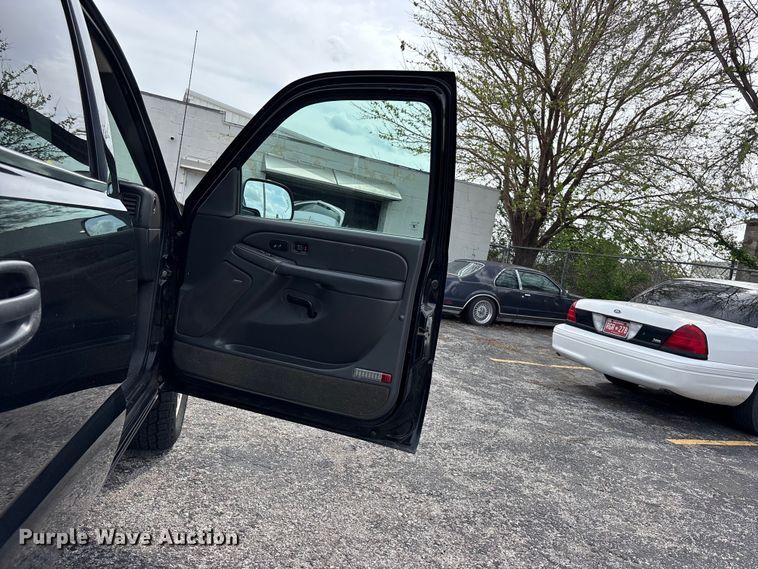 image for item EA4802 2004 Chevrolet Avalanche 