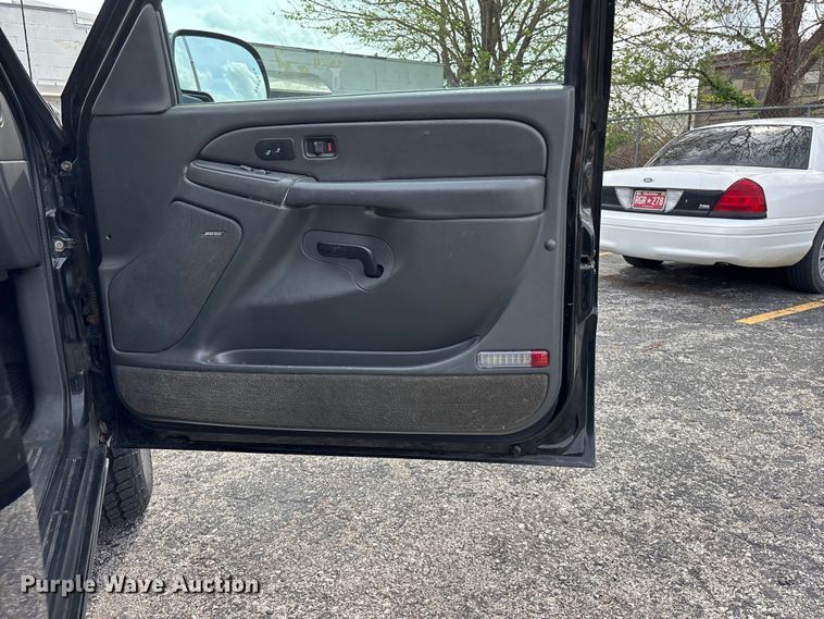 image for item EA4802 2004 Chevrolet Avalanche 