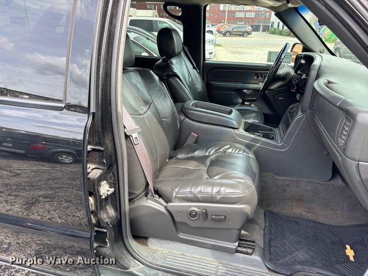 image for item EA4802 2004 Chevrolet Avalanche 