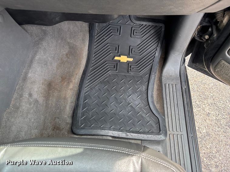 image for item EA4802 2004 Chevrolet Avalanche 