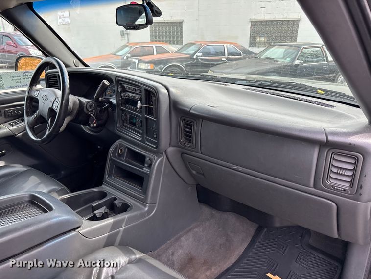 image for item EA4802 2004 Chevrolet Avalanche 