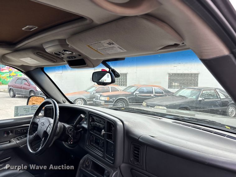 image for item EA4802 2004 Chevrolet Avalanche 