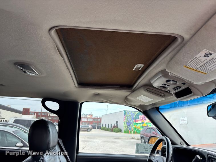 image for item EA4802 2004 Chevrolet Avalanche 