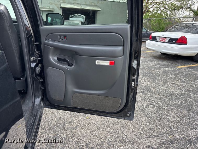 image for item EA4802 2004 Chevrolet Avalanche 