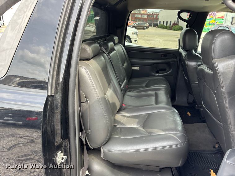 image for item EA4802 2004 Chevrolet Avalanche 