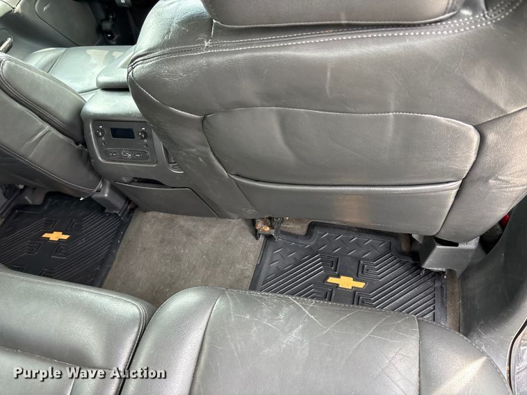 image for item EA4802 2004 Chevrolet Avalanche 