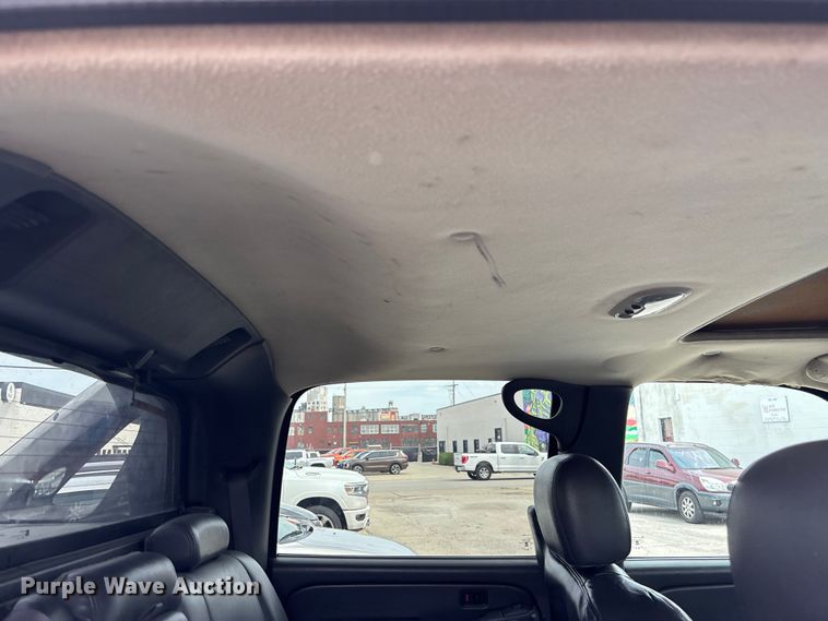 image for item EA4802 2004 Chevrolet Avalanche 