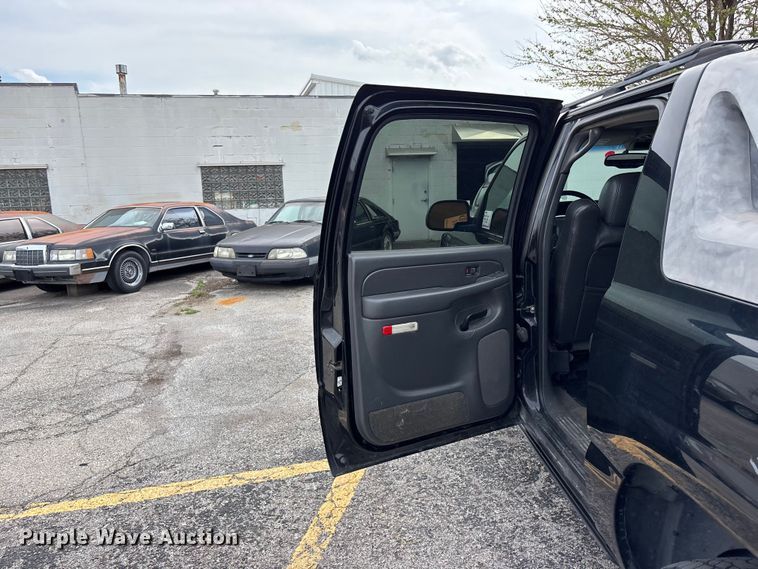 image for item EA4802 2004 Chevrolet Avalanche 