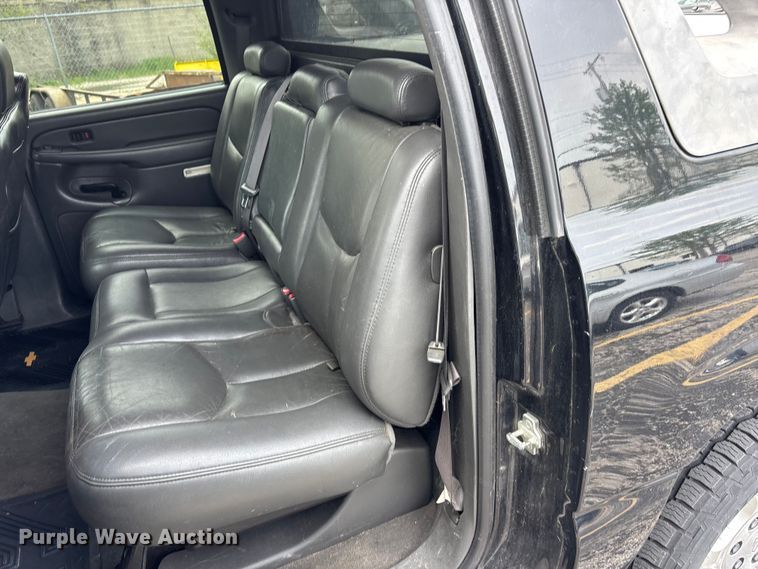 image for item EA4802 2004 Chevrolet Avalanche 