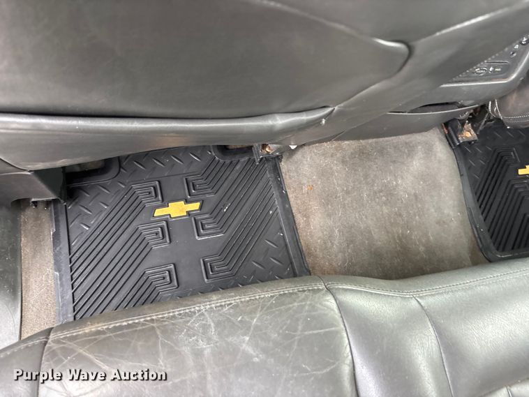 image for item EA4802 2004 Chevrolet Avalanche 