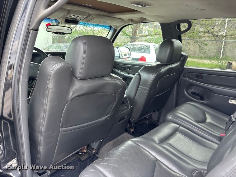 image for item EA4802 2004 Chevrolet Avalanche 