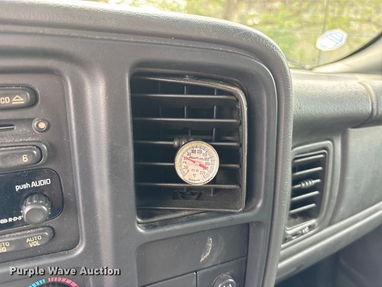 image for item EA4802 2004 Chevrolet Avalanche 