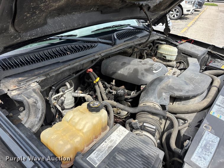 image for item EA4802 2004 Chevrolet Avalanche 