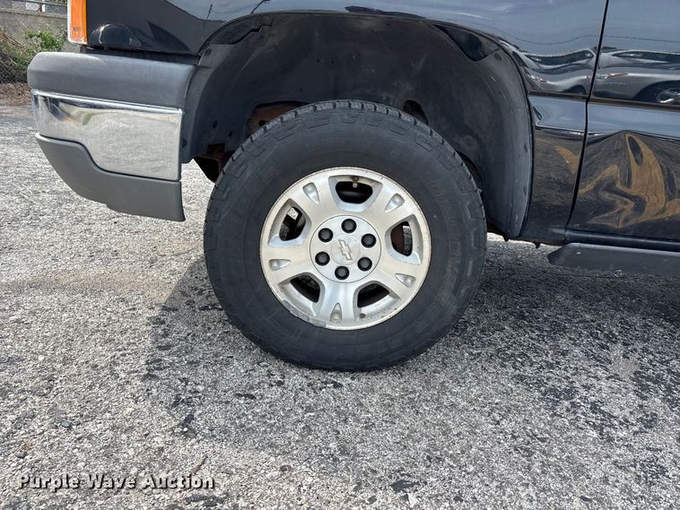 image for item EA4802 2004 Chevrolet Avalanche 