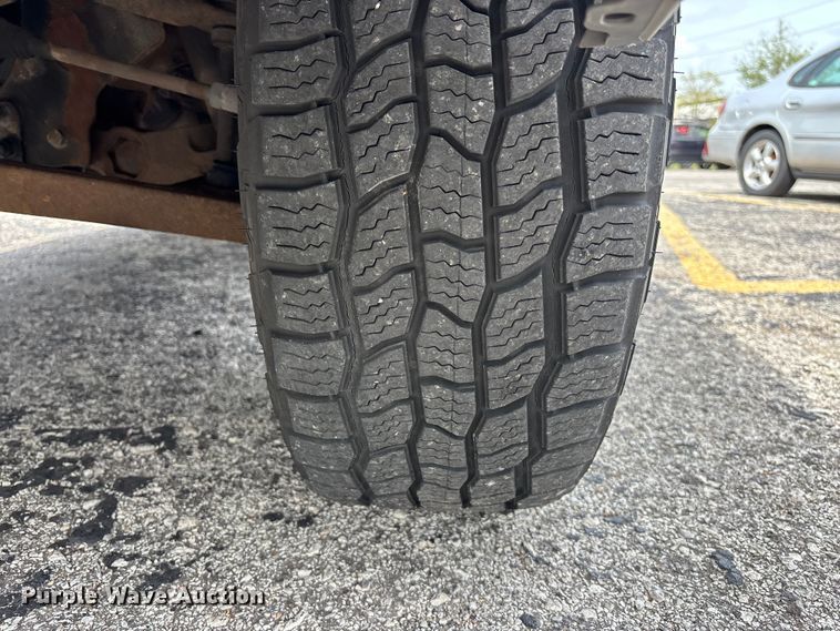 image for item EA4802 2004 Chevrolet Avalanche 