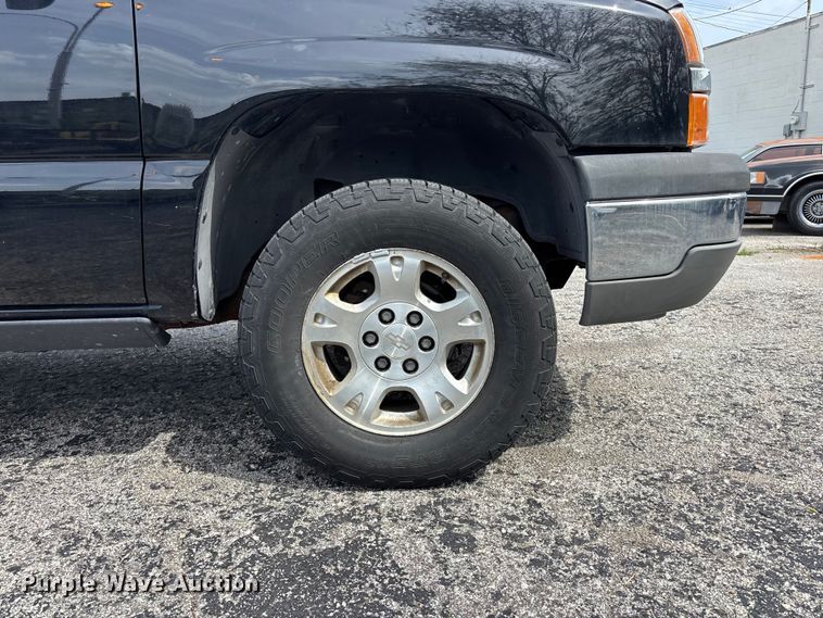 image for item EA4802 2004 Chevrolet Avalanche 