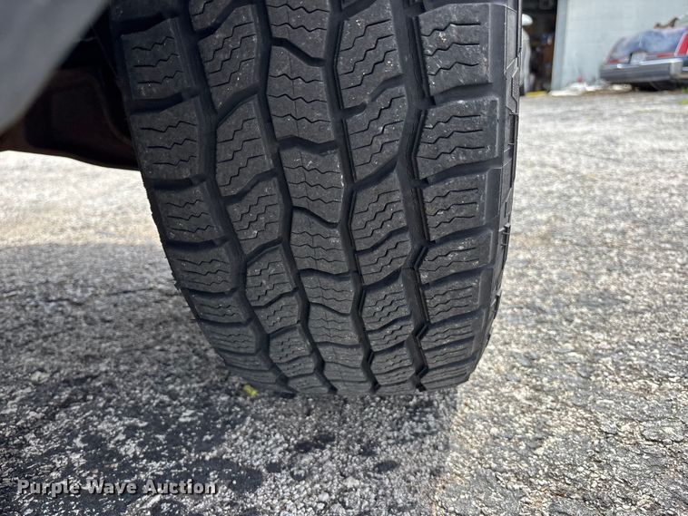 image for item EA4802 2004 Chevrolet Avalanche 