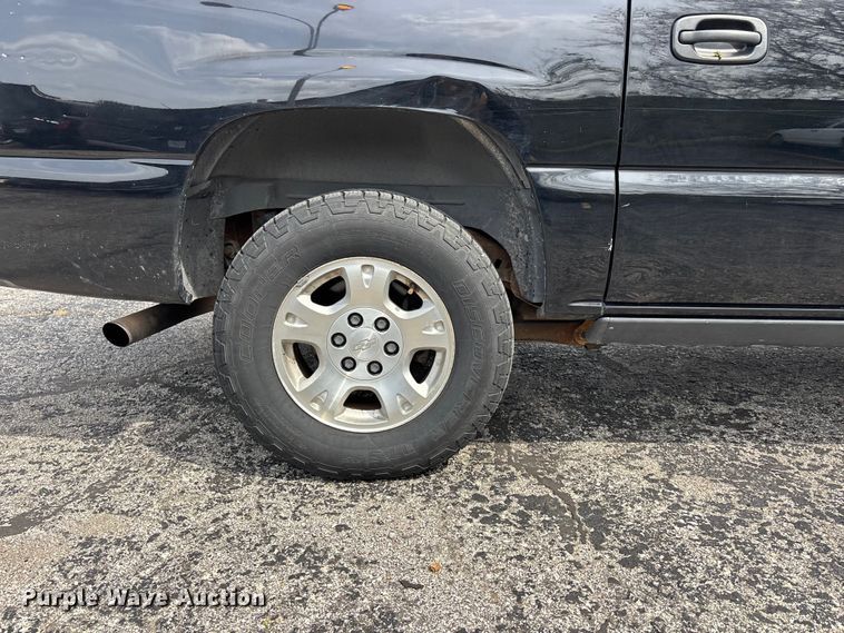 image for item EA4802 2004 Chevrolet Avalanche 