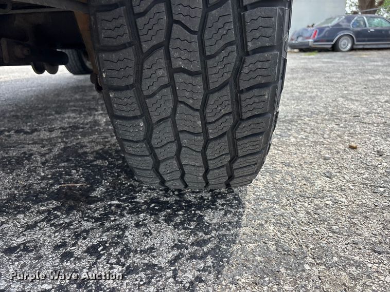 image for item EA4802 2004 Chevrolet Avalanche 