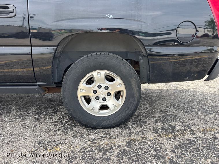 image for item EA4802 2004 Chevrolet Avalanche 