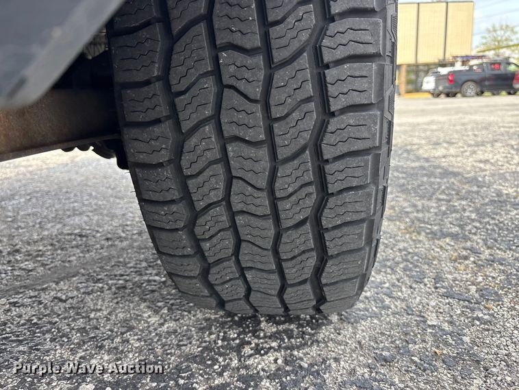 image for item EA4802 2004 Chevrolet Avalanche 