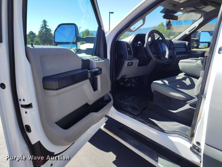 image for item EC8988 2021 Ford F250 Super Duty Ext. Cab pickup truck