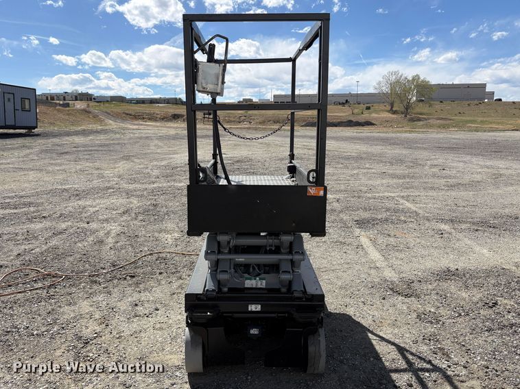image for item EC8996 2017 Skyjack SJ111 - 3219 scissor lift