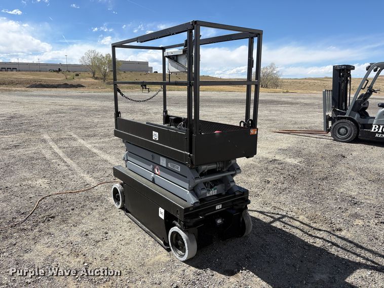 image for item EC8996 2017 Skyjack SJ111 - 3219 scissor lift