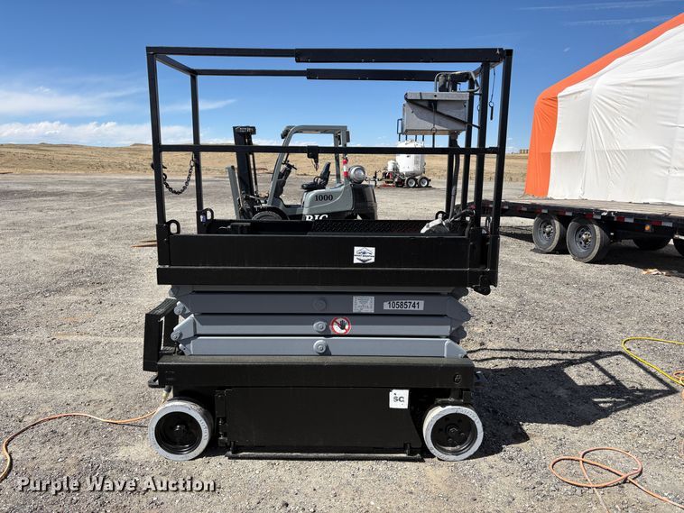 image for item EC8996 2017 Skyjack SJ111 - 3219 scissor lift