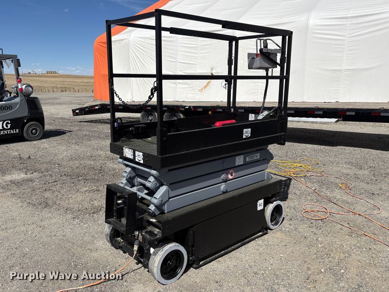 image for item EC8996 2017 Skyjack SJ111 - 3219 scissor lift