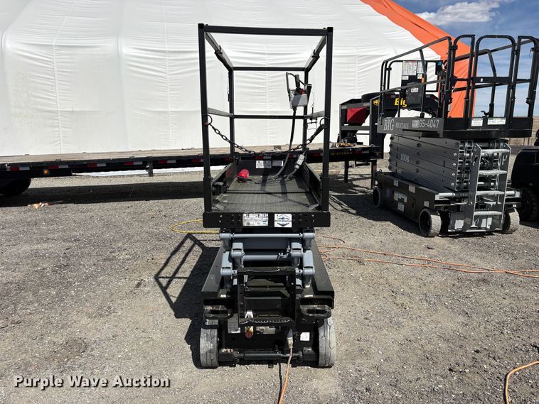 image for item EC8996 2017 Skyjack SJ111 - 3219 scissor lift