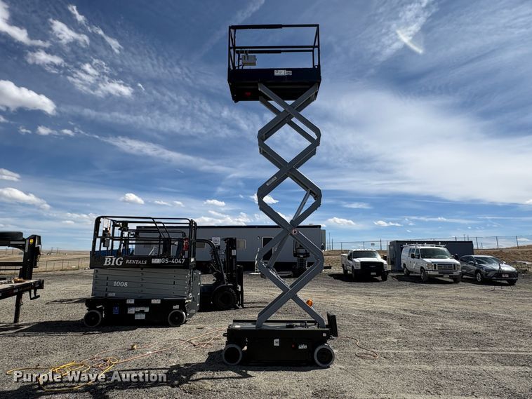image for item EC8996 2017 Skyjack SJ111 - 3219 scissor lift