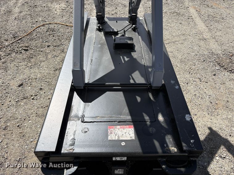 image for item EC8996 2017 Skyjack SJ111 - 3219 scissor lift