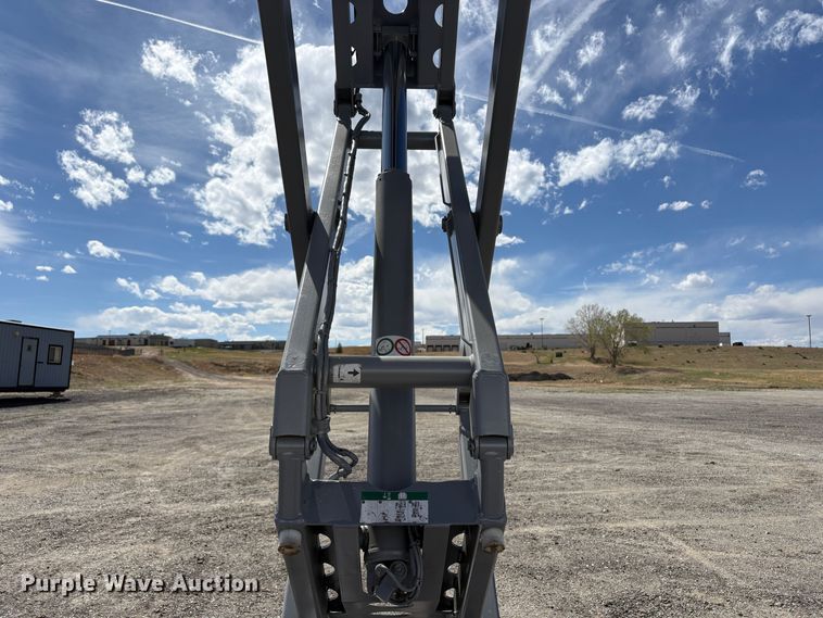 image for item EC8996 2017 Skyjack SJ111 - 3219 scissor lift