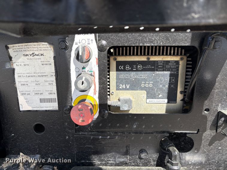 image for item EC8996 2017 Skyjack SJ111 - 3219 scissor lift