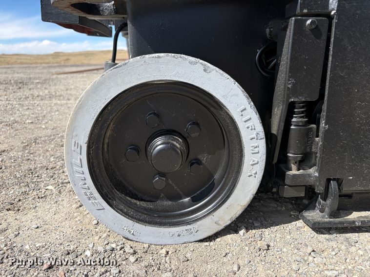 image for item EC8996 2017 Skyjack SJ111 - 3219 scissor lift