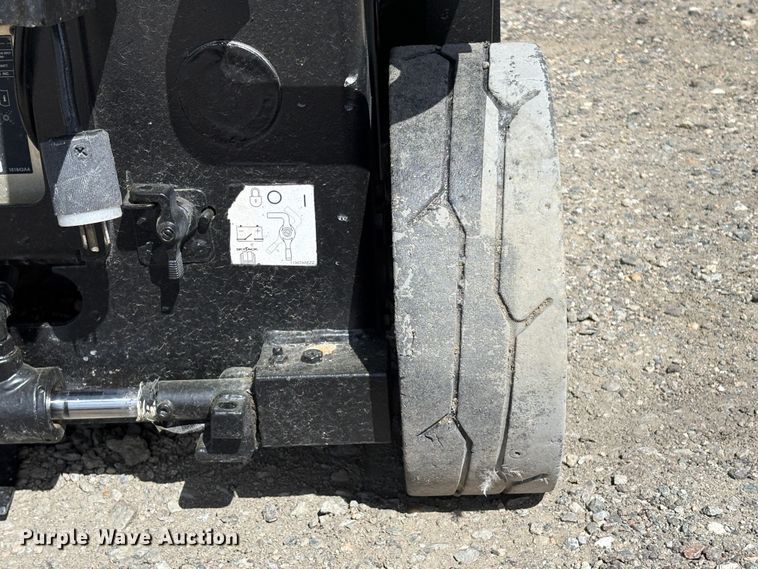 image for item EC8996 2017 Skyjack SJ111 - 3219 scissor lift