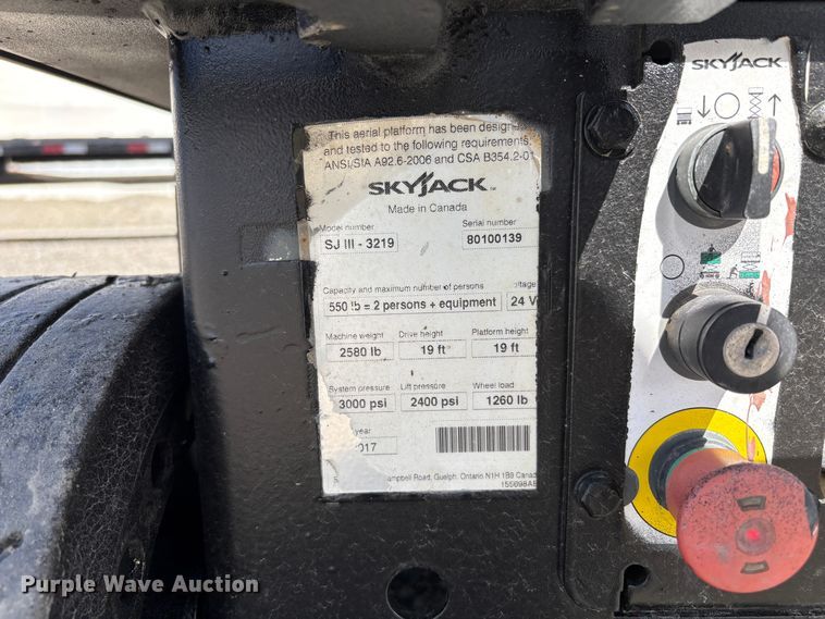 image for item EC8996 2017 Skyjack SJ111 - 3219 scissor lift