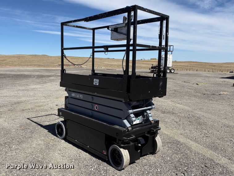 image for item EC8997 2014 Skyjack SJ1I-3219 scissor lift